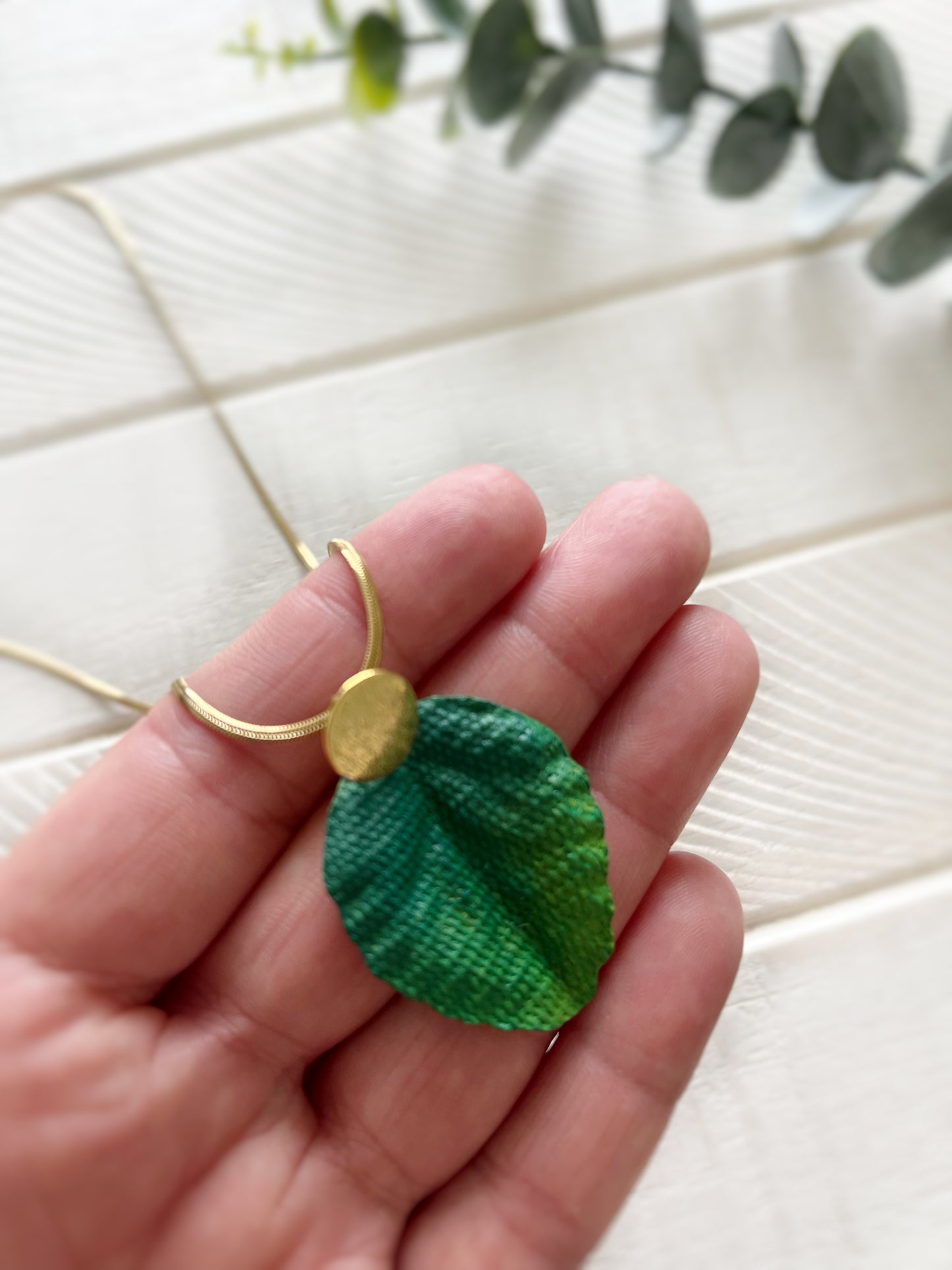 ROSANA LEAF NECKLACE