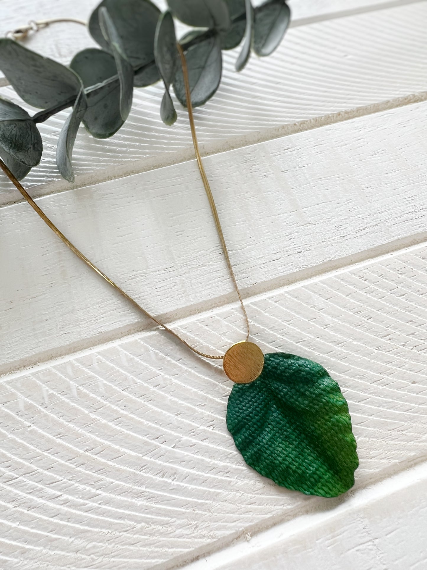ROSANA LEAF NECKLACE