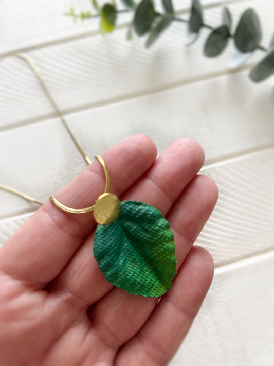 ROSANA LEAF NECKLACE