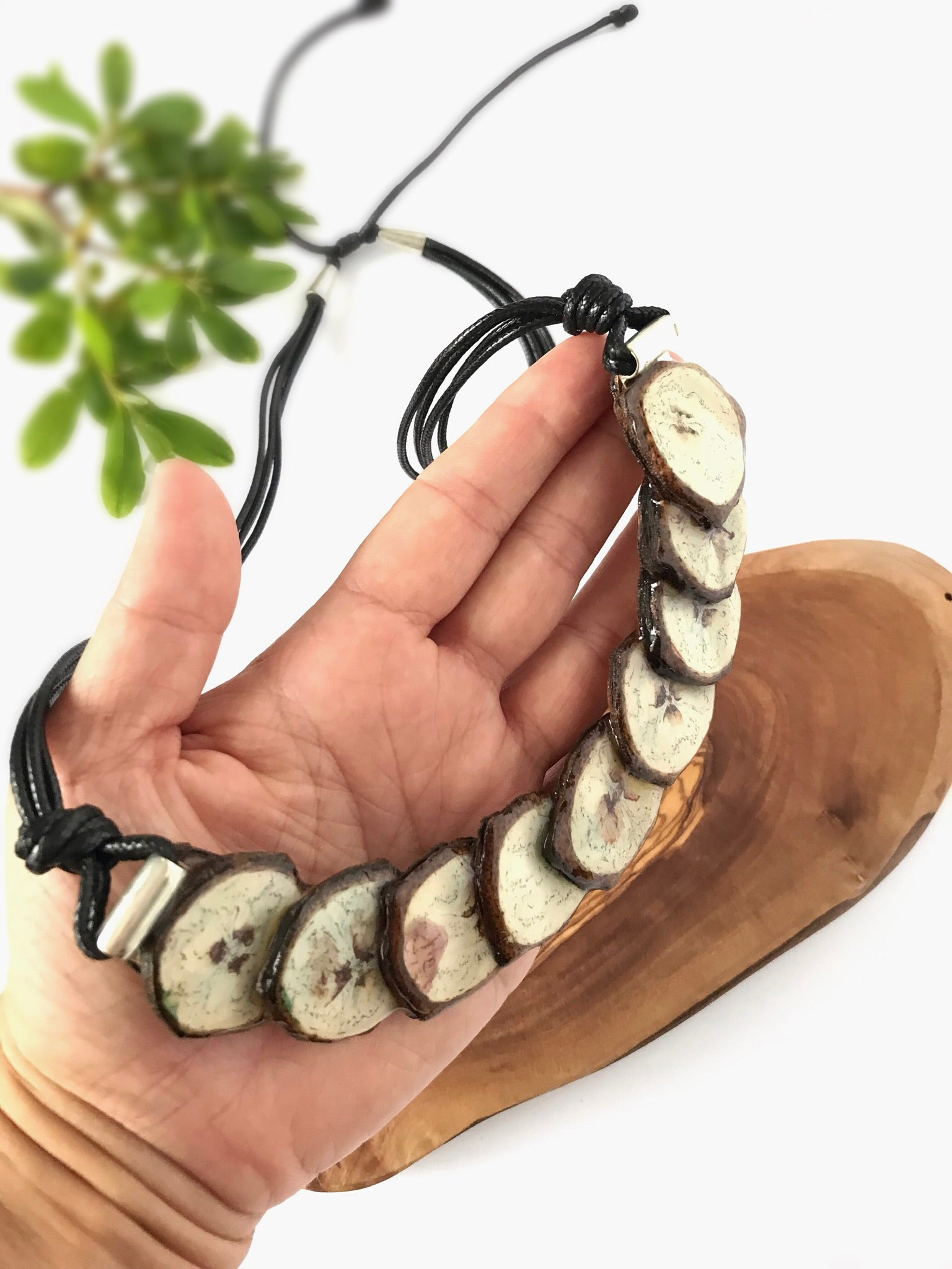 ARAWAK NECKLACE | VR Seeds and Fruits 